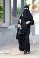 Do i need to wear a hijab in qatar?