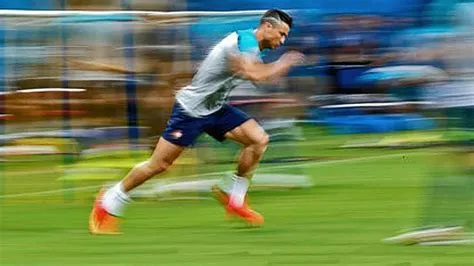 Who runs faster ronaldo or messi