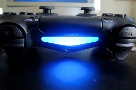 What color is the ps4 controller light supposed to be