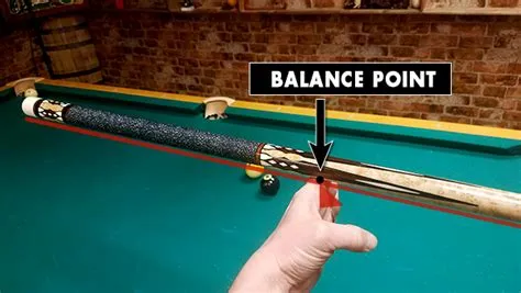 How much does the average english pool cue weigh