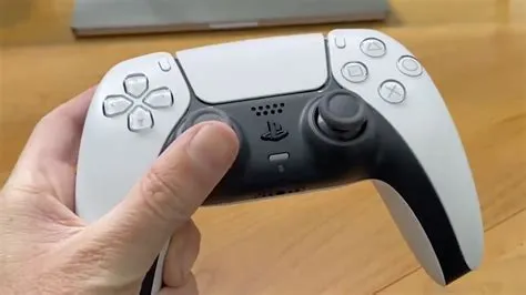 How many joysticks does ps5 have