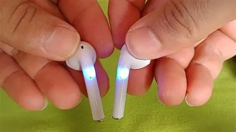 Do real airpods flash blue