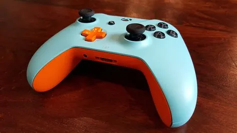 What colours do official xbox controllers come in