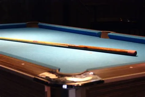 What weight pool cue do pros use