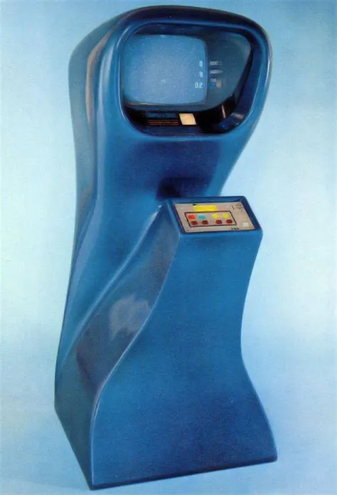 What was the very first arcade game in 1971