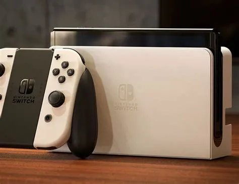 Does the white nintendo switch get dirty