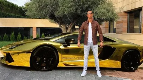 Does cr7 have a lamborghini