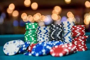 What is a dime player in gambling?