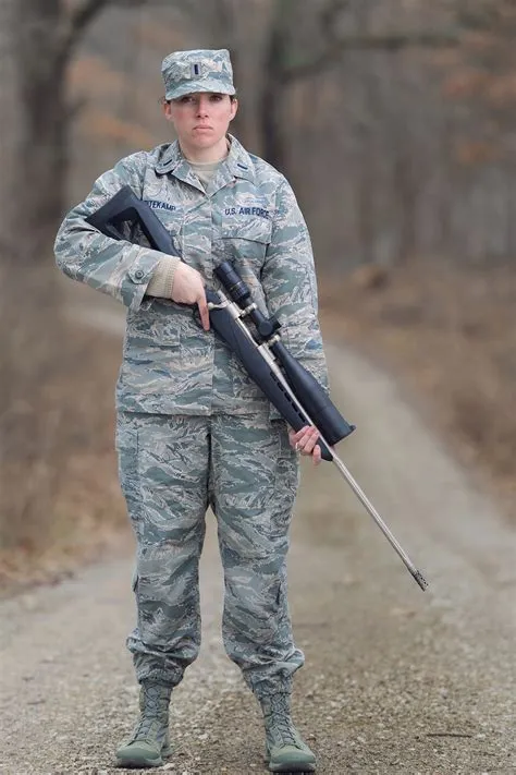 Can females be army snipers