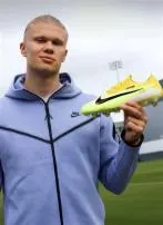 Is haaland with nike?