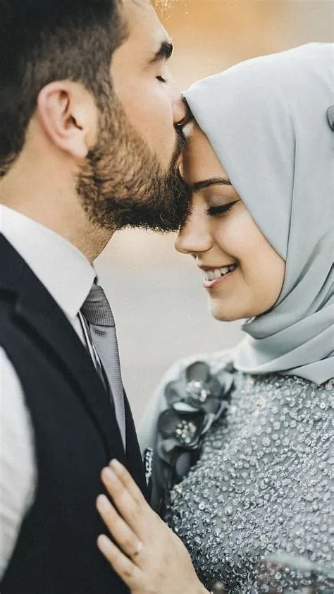 What does forehead kiss mean in islam