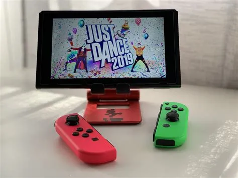 How many people can play just dance nintendo switch