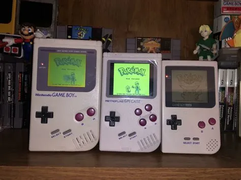 What is the difference between game boy and game boy pocket