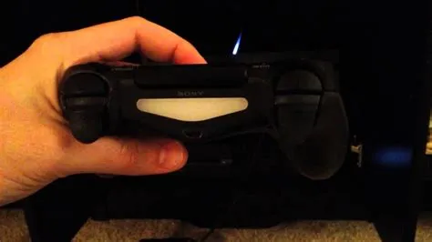 Does orange light mean ps4 controller is charging