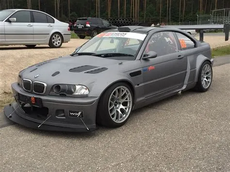 Did the e46 have a v8