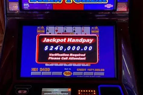 What are the odds of hitting a jackpot in vegas