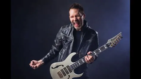 Does paul gilbert have tinnitus