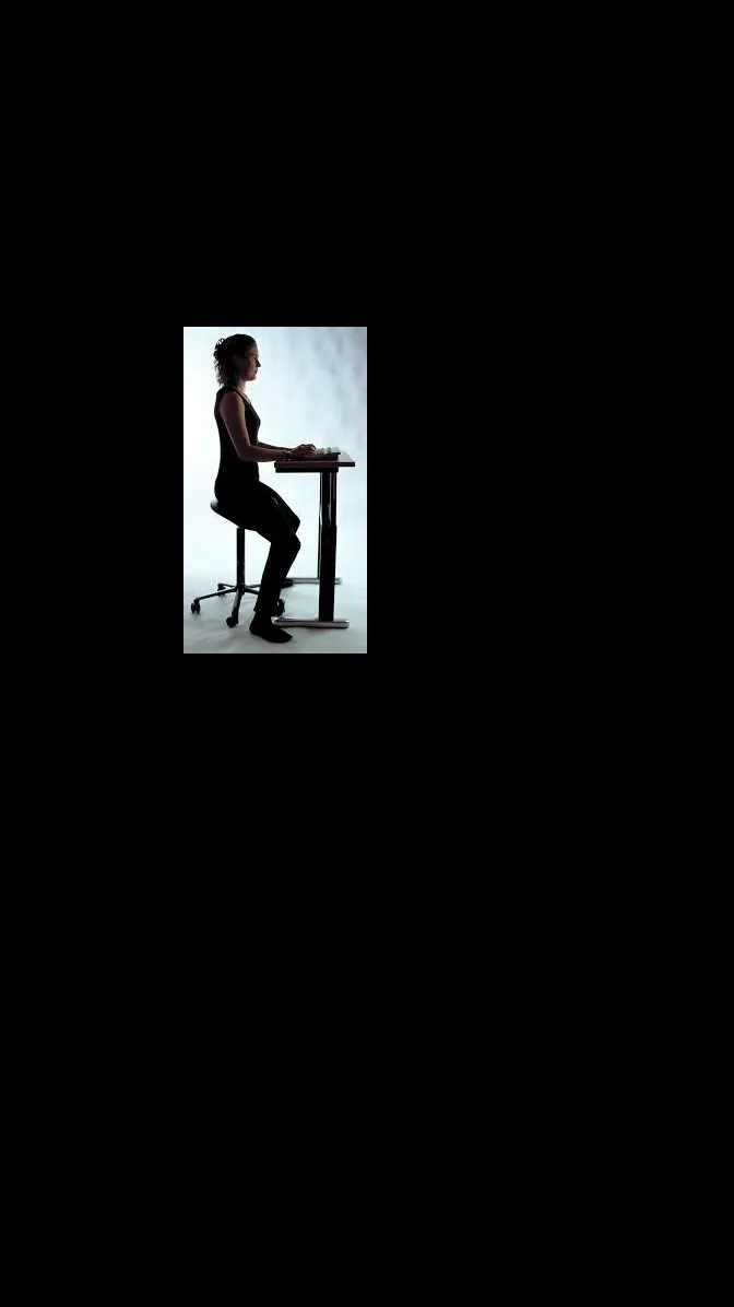 Should hips be higher than knees when sitting