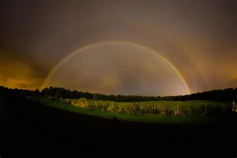 What is a moonbow rainbow