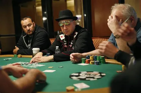 How do poker players get paid