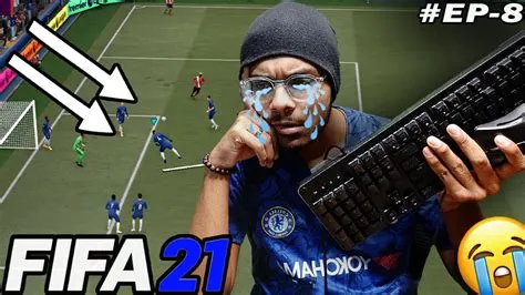 Is it better to play fifa with keyboard and mouse