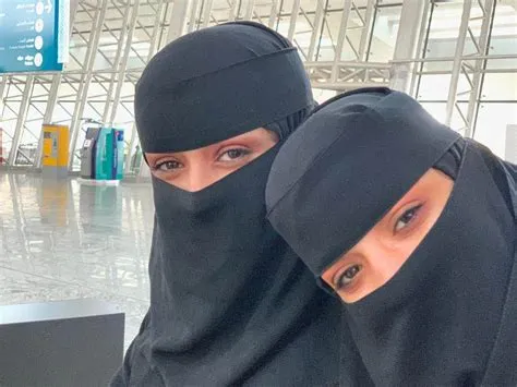 Can a girl go to saudi arabia alone