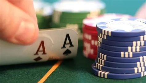 How often do pocket aces lose