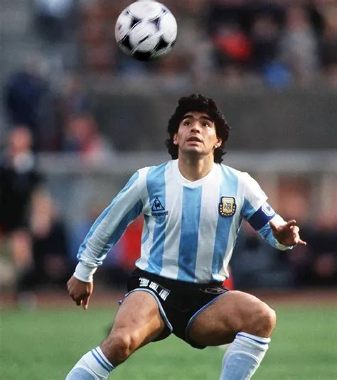 Who does maradona think is the best player