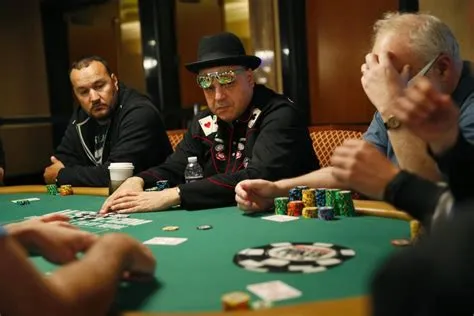 How much do professional poker players make in vegas