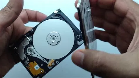 What causes a dead hard drive