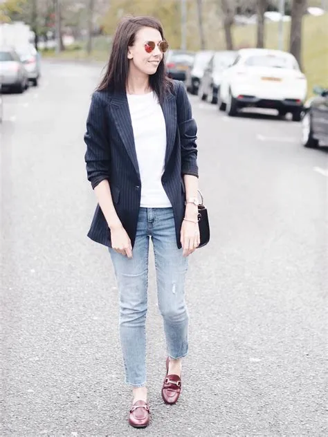 What is smart casual for girls